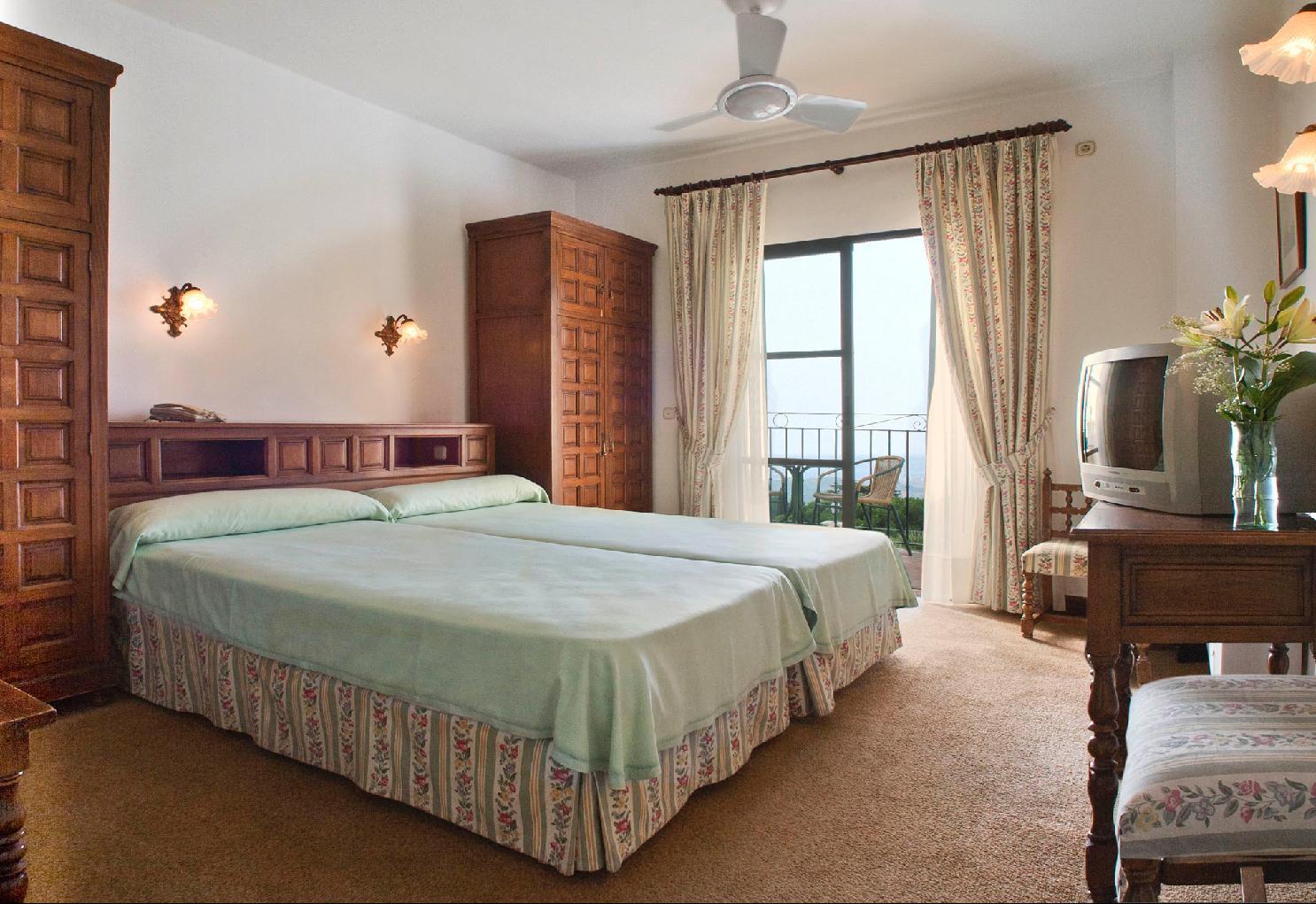 Hotel Trh 4*